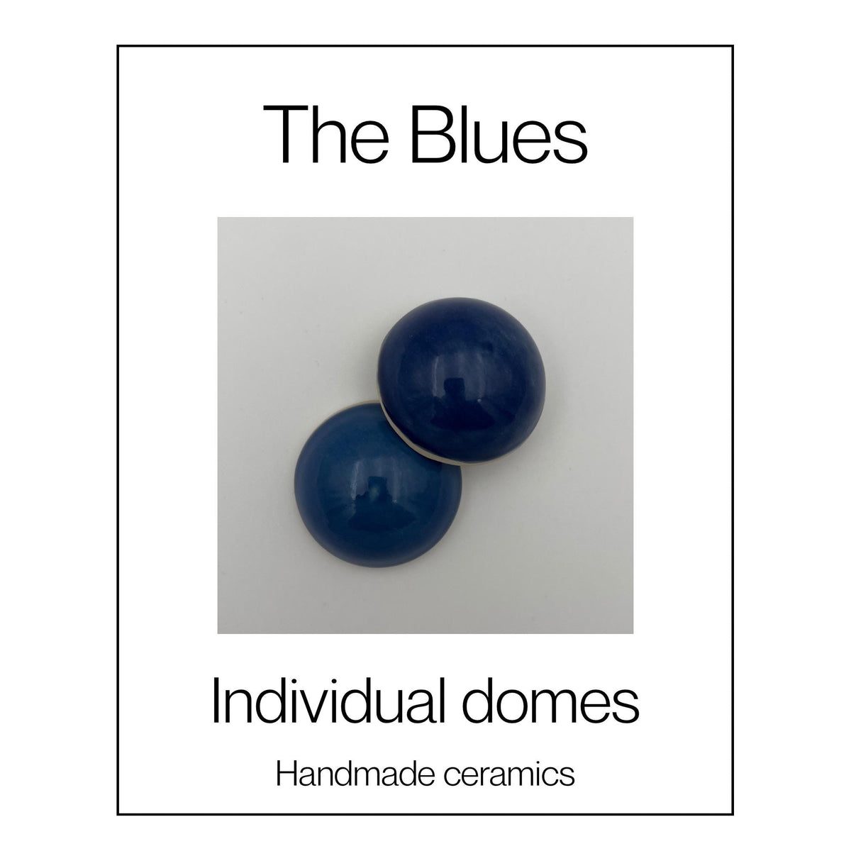 Handgemaakte keramische wandkoepel in blauwtinten, diameter per koepel ca. 9.5 cm