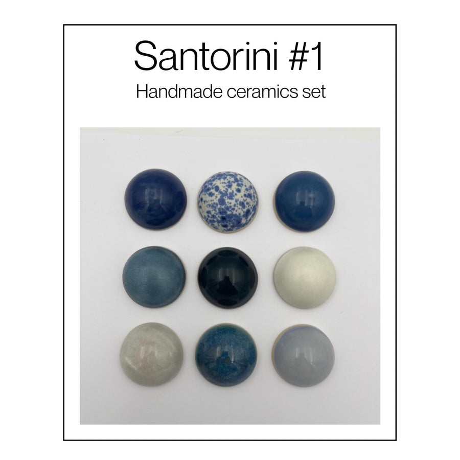 Santorini keramische wanddecoratie in blauw en wit, 9 koepels, diameter per koepel ca. 9.5 cm