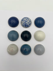 Santorini keramische wanddecoratie in blauw en wit, 9 koepels, diameter per koepel ca. 9.5 cm