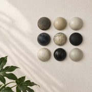 Osaka set van 9 keramische wandkoepels in zwart en gebroken wit, diameter per koepel ca. 9.5 cm