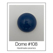 Handgemaakte keramische wandkoepel in blauwtinten, diameter per koepel ca. 9.5 cm