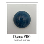 Handgemaakte keramische wandkoepel in blauwtinten, diameter per koepel ca. 9.5 cm